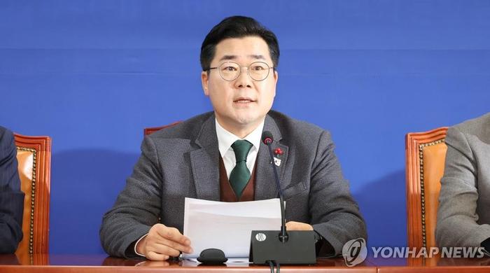 韩国公调处试图进入官邸区执行对尹锡悦的逮捕令