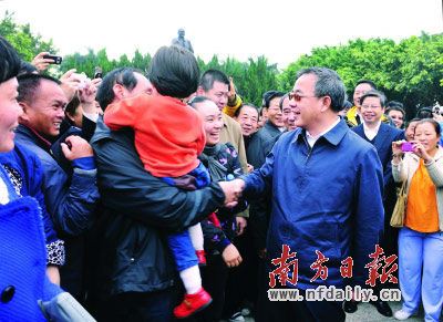 人事变动｜南宁百货董事戴坚芳和庄楠辞任