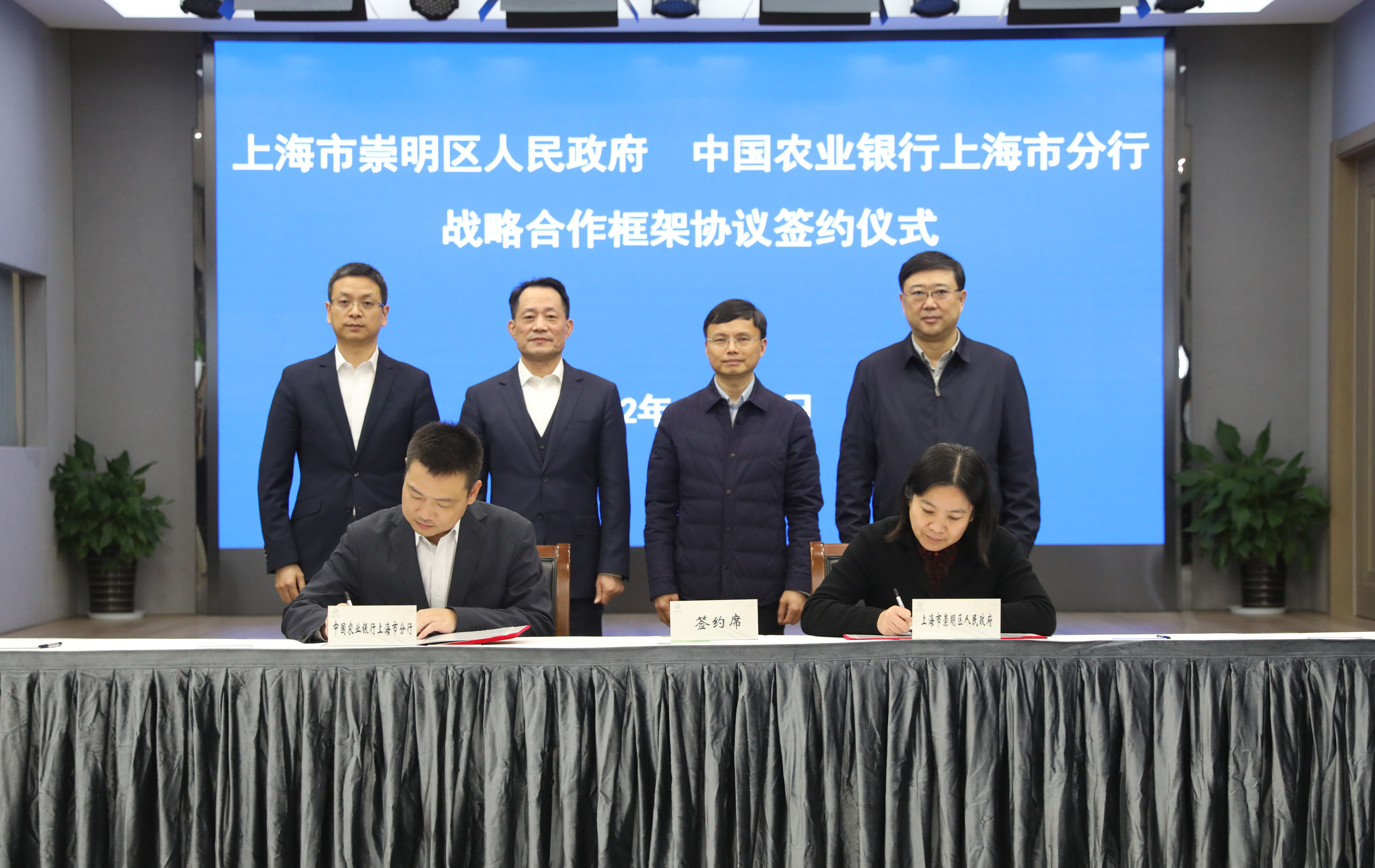 深铁置业与万科泊寓签订战略合作协议